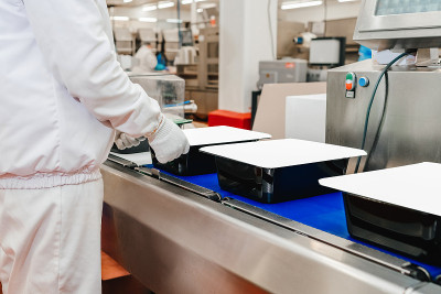 科技感与自然气息交融 简约风智能家禽养殖室设计